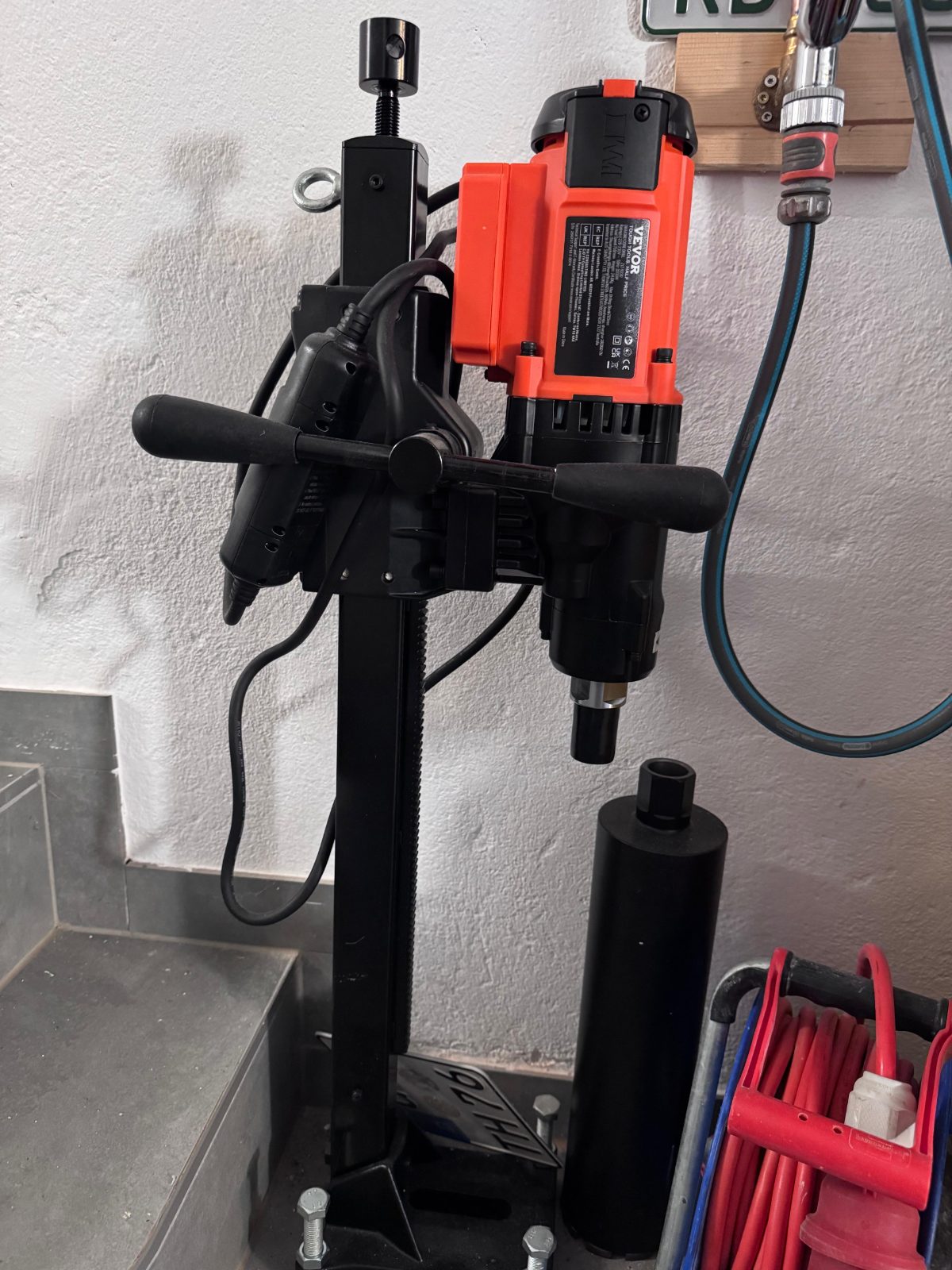 Kernbohrmaschine mit Wasseranschluss