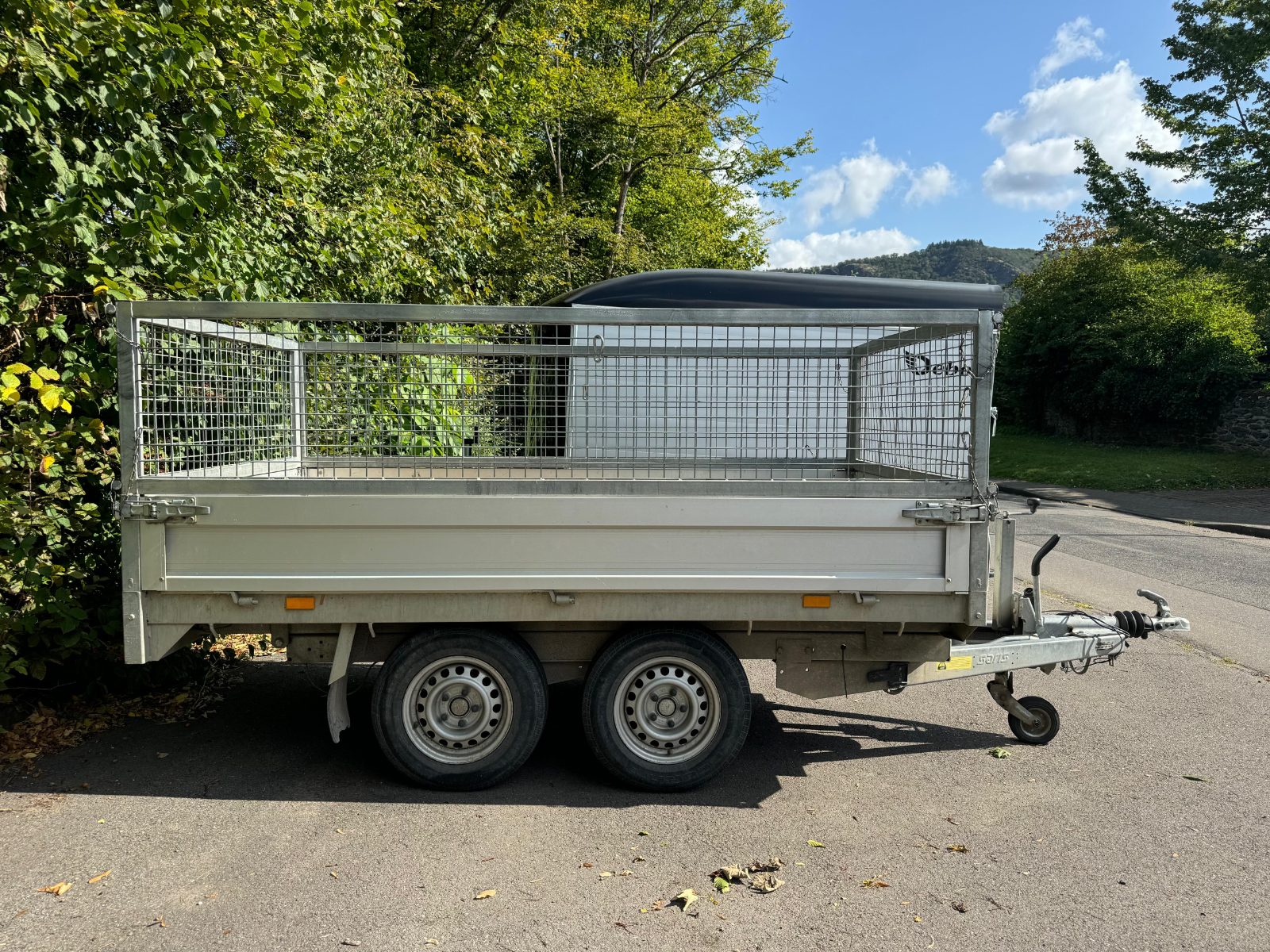 Tandem-Anhänger SARIS PKC30 (2,7 t / 2,1 t), kippbar, mit Laubaufsatz
